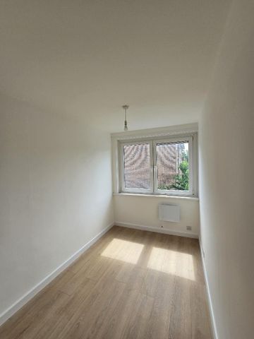 3 bedroom flat to rent - Photo 2
