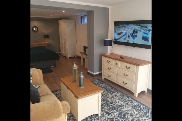 Room in a Shared House, Prestwich, M25 - Photo 1