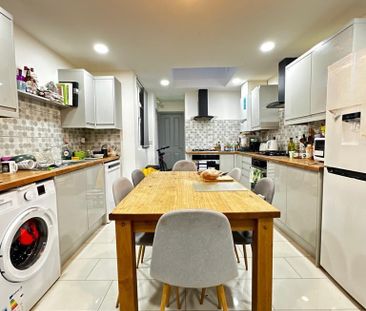 6 bedroom detached house to rent - Photo 6