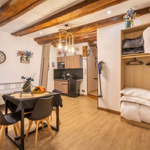 Place Francis Chirat - Photo 1