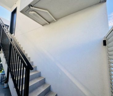 MODERN STUDIO - UTILITIES INCLUDED - Photo 5