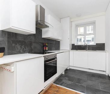 Located in the heart of Shoreditch a modern 2 bedroom flat - Photo 1