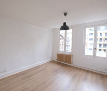 Location Appartement 4 pièces 89m² ST ETIENNE 42000 - Photo 2