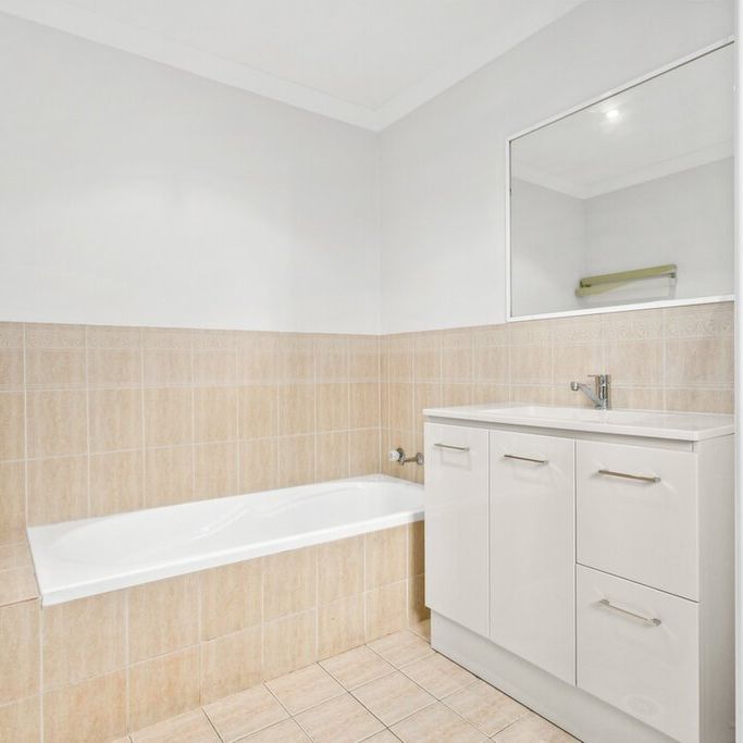 Spacious & Comfortable Living in Peaceful Woronora Setting - Photo 1