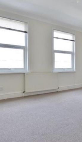 4 bedroom terraced house to rent - Photo 2