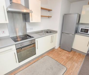 3 bedroom flat to rent - Photo 2