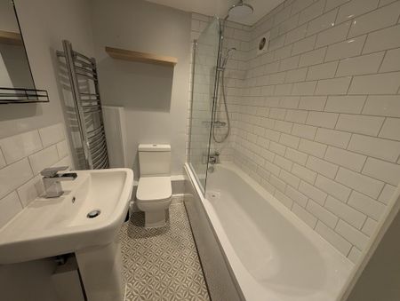 2 bedroom ground floor flat to rent - Photo 4