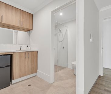 Eglinton - Photo 2