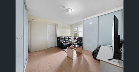 Spacious Apartment in Prime Auburn Location!! - Photo 3