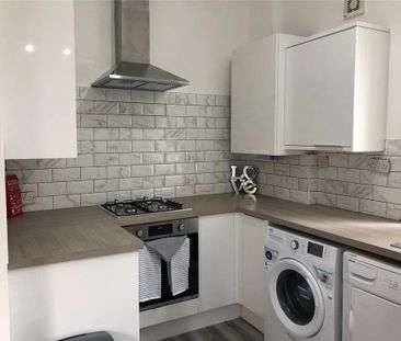 5 bedroom end of terrace house to rent - Photo 4