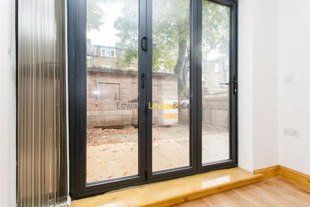 3 bedroom flat to rent - Photo 2