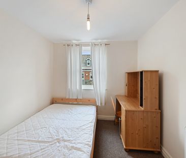 6 Bed Student Accommodation - Photo 3