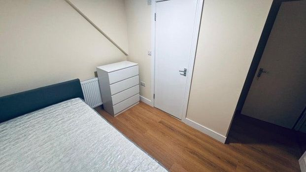 6 bedroom semi-detached house to rent - Photo 1