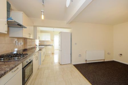 5 bedroom semi-detached house to rent - Photo 5