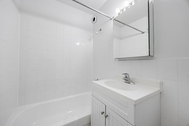 For Lease - 4 Hill Heights Road Unit# 304, Toronto, Ontario - Photo 1