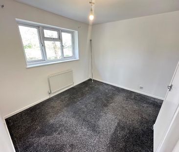 2 bedroom end of terrace house to rent - Photo 2