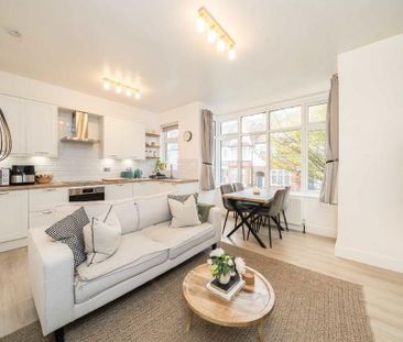 4 bedroom flat to rent - Photo 2