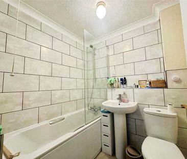 2 bedroom house to rent Court Road, Lewes, East Sussex, BN7 - Photo 6
