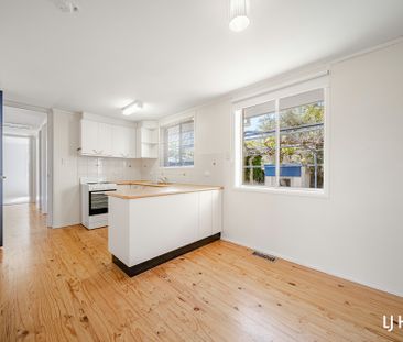 12 Millhouse Crescent, Higgins ACT, Belconnen - Photo 4