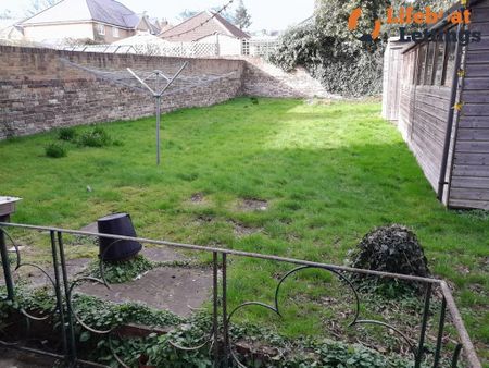 1 bedroom in a house share to rent - Photo 2