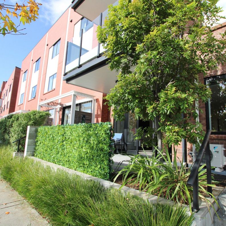 2/17 Uku Lane, Hobsonville - Photo 1