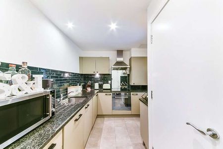 Offered with a superb internal specification this 2 double bedroom apartment to rent. - Photo 4