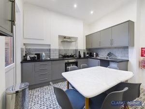 Borough Road Room 1, Middlesbrough - Photo 5