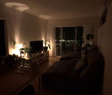 Kensington - Photo 1