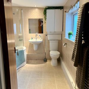 Room in a Shared Flat, Addiscombe Road, CR0 - Photo 2