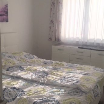 Moderne, Top Gepflegte 2 Zimmer Wohnung mit Terrasse und Garten in zentraler Lage - Photo 1