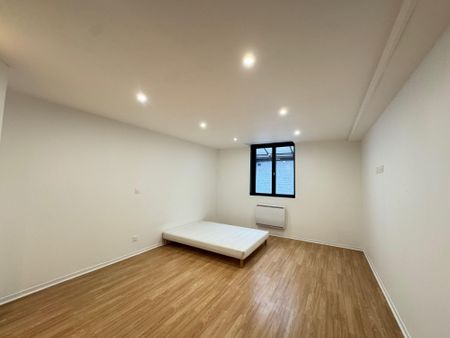 Location Appartement 4 pièces 179m² TOURCOING 59200 - Photo 2