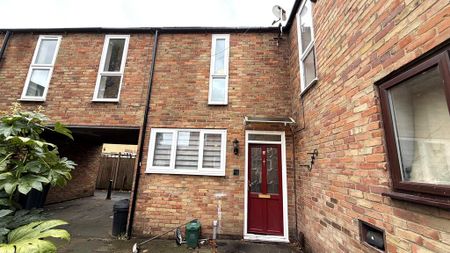 4 bedroom terraced house to rent - Photo 4