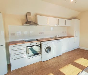 Willow Tree Lodge, Cozens Lane East, Wormley - Photo 3
