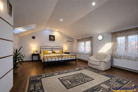 Casa Bartolomeu, pe doua nivele, stil deosebit, curte comuna - Fotografie 3