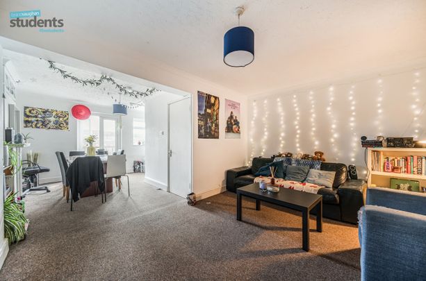 8 bedroom house to rent - Photo 1