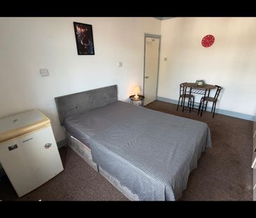 Room in a Shared Flat, Whitmore Gardens, NW10 - Photo 3