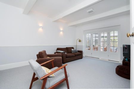 Ditton Hill Road, Surbiton - 3 bedrooms Property for lettings - Seymours - Photo 3