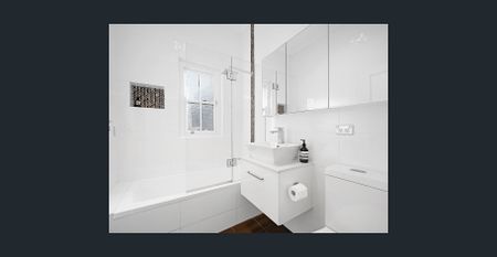 Located in a prime position in one of the best streets in Riverview, this home is just a short walk to the city bus stops and local shops. - Photo 4