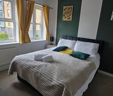 3 Bed Semi-Detached House, Drake Way, RG2 - Photo 3