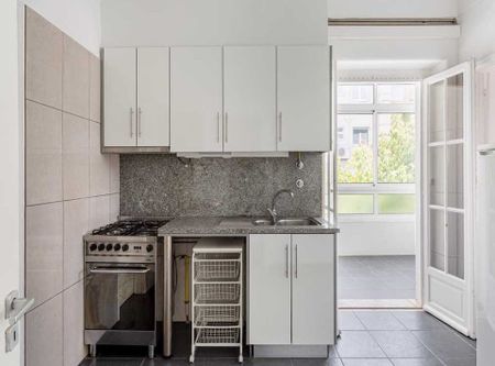 Avenida da Igreja, Lisbon, Lisbon 1700 - Photo 3