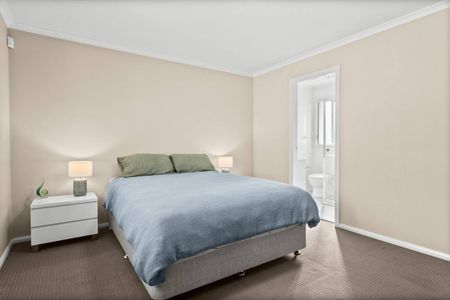 NEAR NEW 3 BEDROOM VILLA - Photo 4