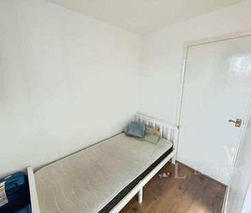 Landsdowne Road, PE7 - Photo 4