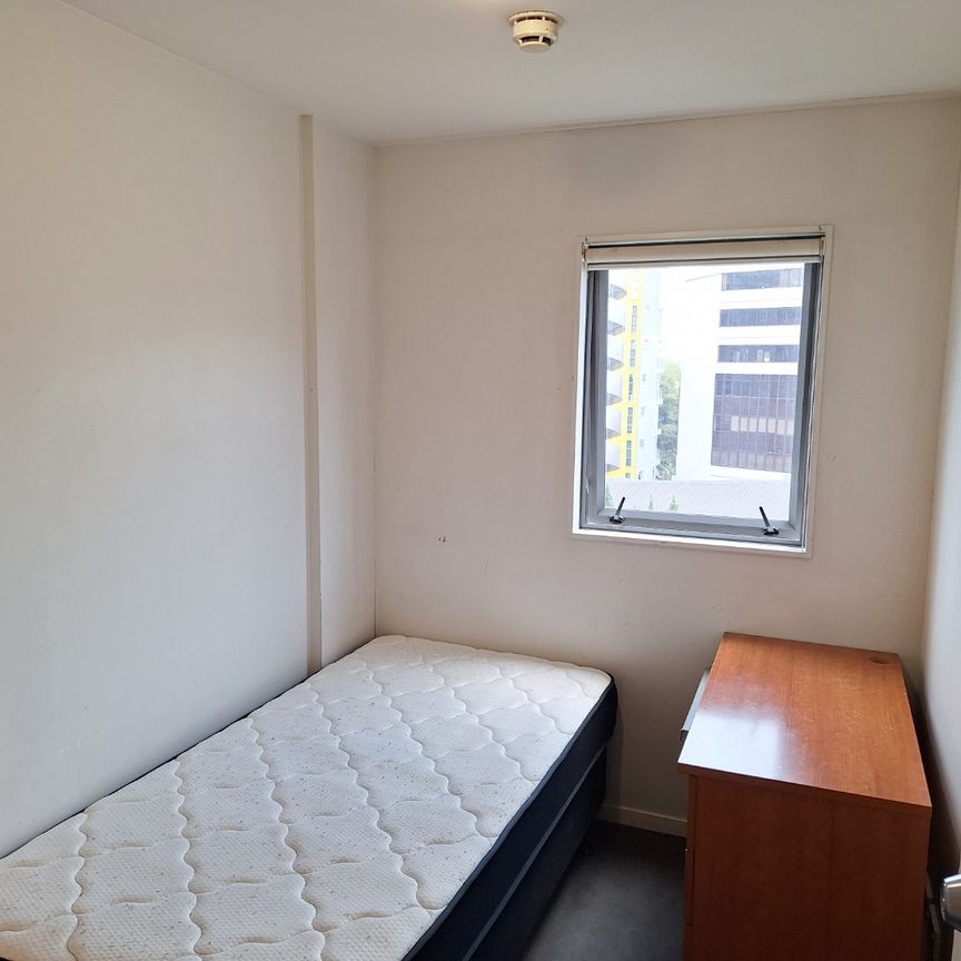 Single Bedroom to rent in Shared Apartment - Photo 1