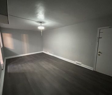 For Lease - 10140 Yonge Street Unit# 5, Richmond Hill, Ontario - Photo 3