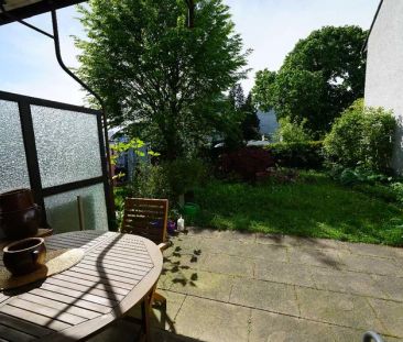 Wunderschöne 2-Zimmer-Wohnung mit Einbauküche und traumhaftem Garte... - Photo 3