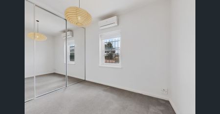 Convenient location, modern kitchen and bathroom - Photo 3