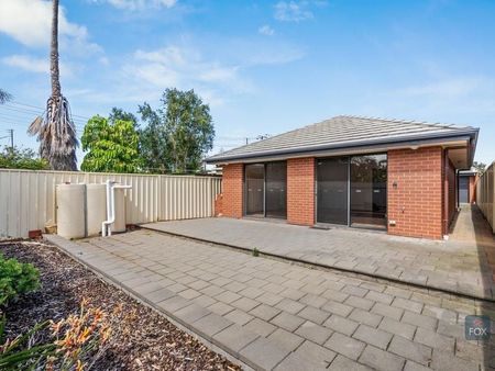 Modern low maintenance family home - Photo 4