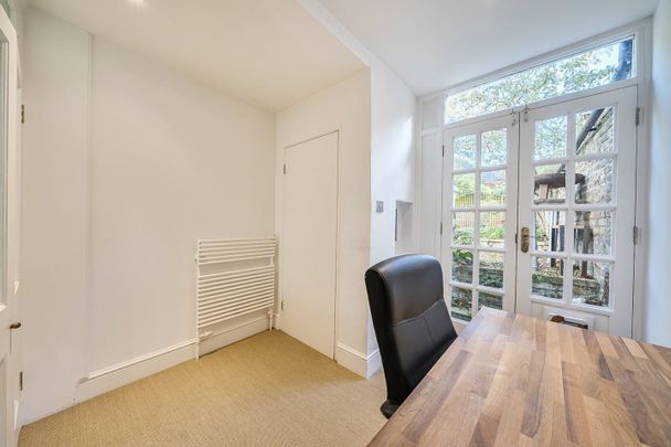 2 Bed Flat, Lee Terrace, SE3 - Photo 1