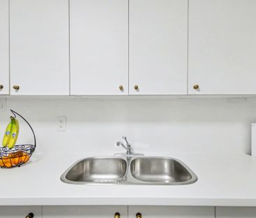 For Lease - 1482 Queensbury Crescent Unit# Basement, Oakville, Ontario - Photo 5