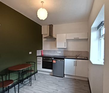 Studio & En-Suite Rooms – Beautiful Shared Home in Failsworth!! - Photo 4